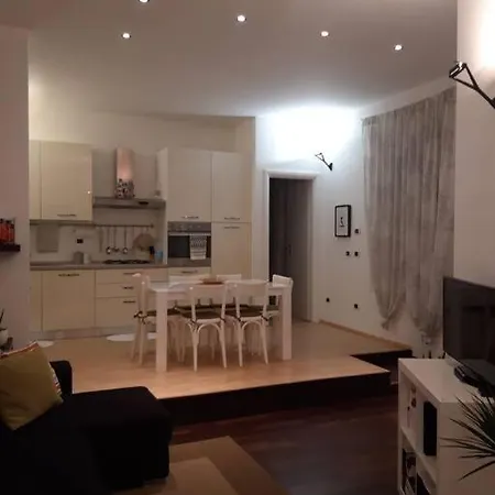 Διαμέρισμα Accogliente Bilocale Ad Un Passo Dal Centro *